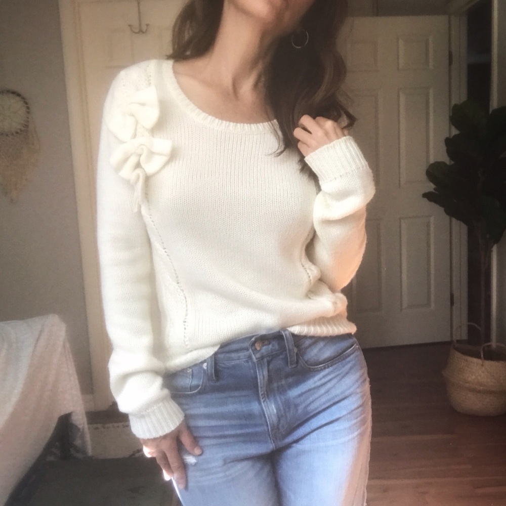 Cream / White Knit Bow Sweater - Host Pick! 🥳
